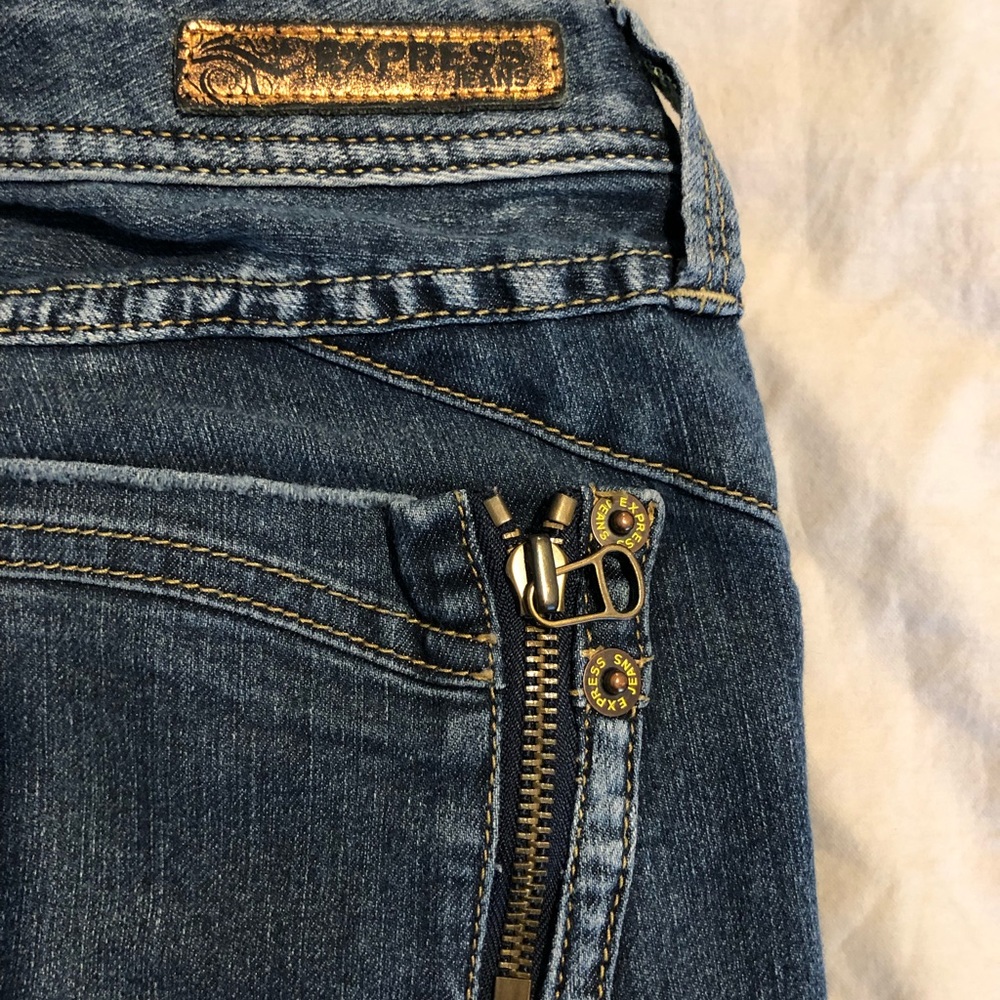 Express skinny jeans with zipper detail size 4